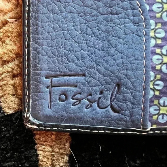 Fossil Passport Cover Protector - Picture 8 of 11